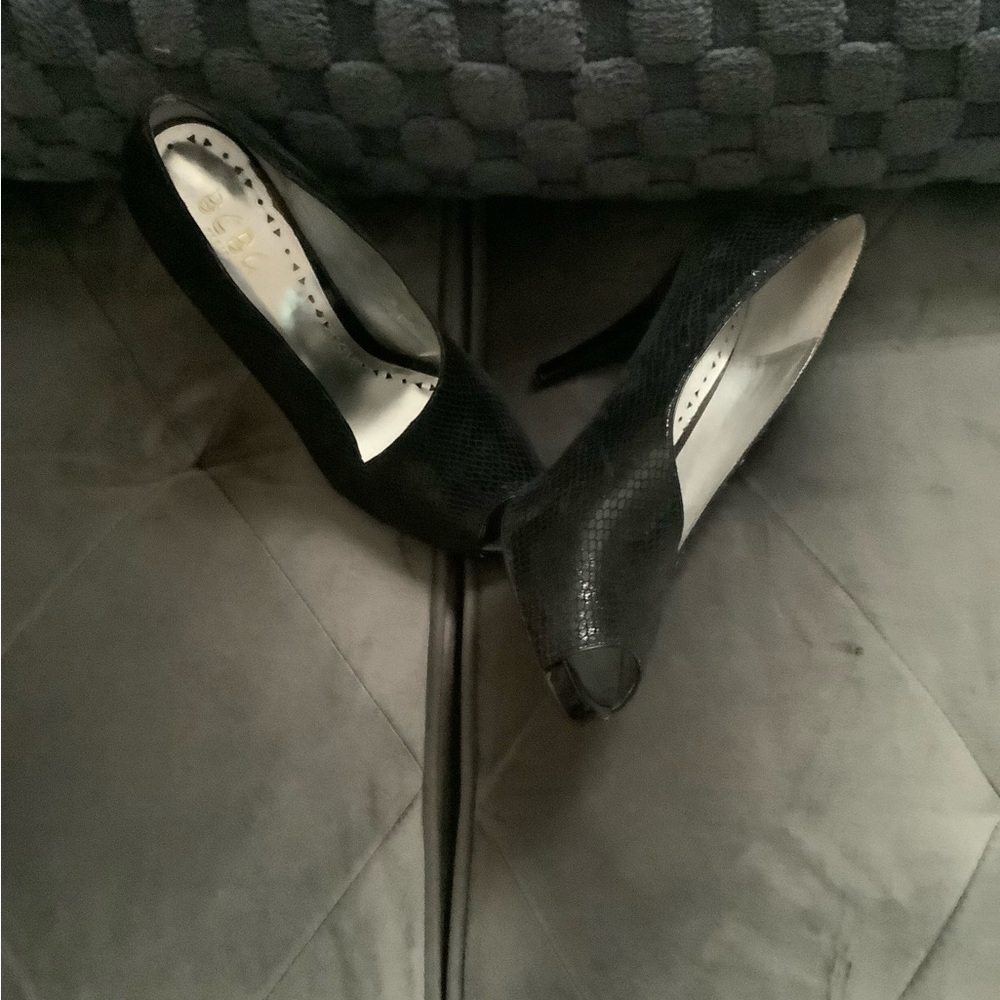 BCBC size 8, snakeskin Peeptoe Black heels